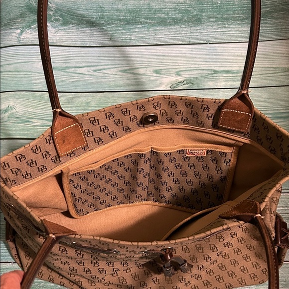 Dooney & Bourke Tan Monogram Tote Vintage 1990’s. EUC - Picture 3 of 11